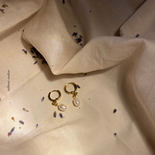 Mei Earrings - Round Hoops